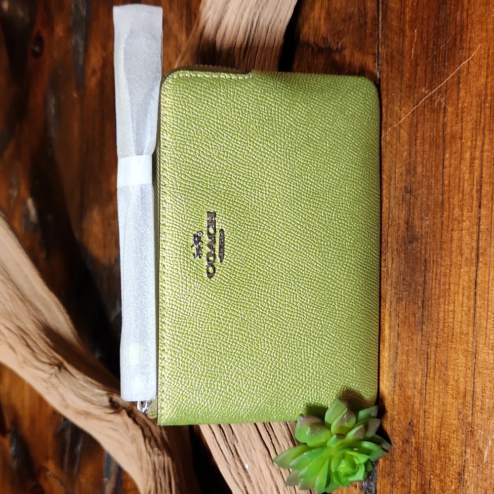Coach CP439 Corner Zip Wristlet